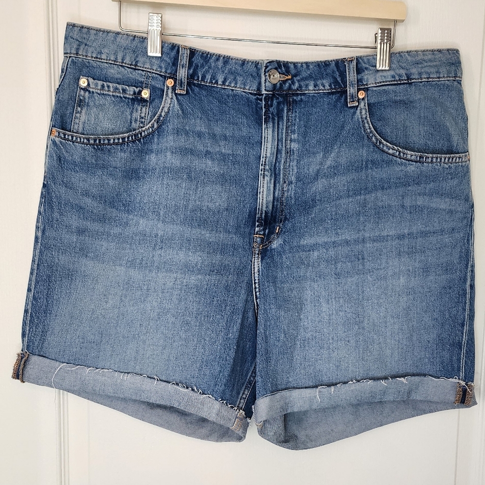 H&M Light Blue Denim Roll-Cuff Women's Shorts‎